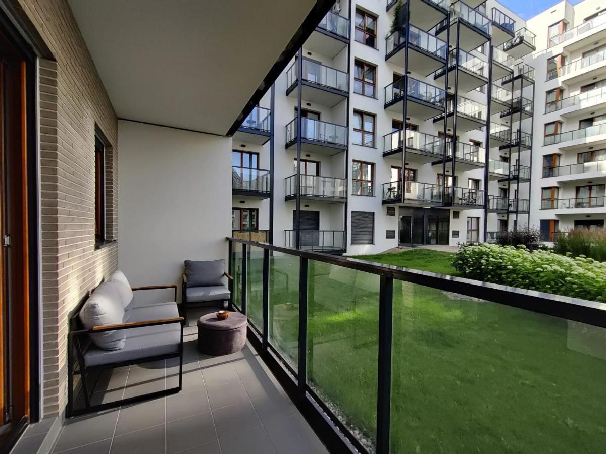 Hello Apartments Zajezdnia Wrzeszcz With Private Parking Gdansk Bagian luar foto