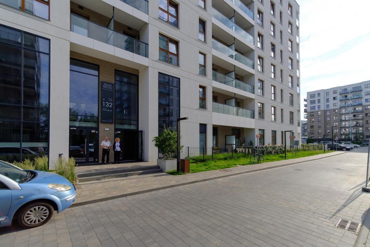 Hello Apartments Zajezdnia Wrzeszcz With Private Parking Gdansk Bagian luar foto